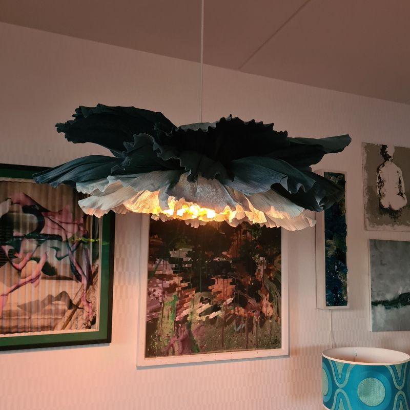 Stor blomlampa i blåa toner