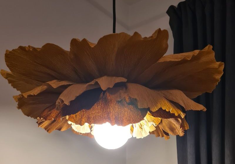 Liten brun blomlampa